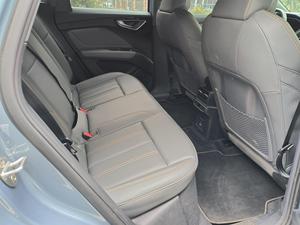 <span class=keywords><strong>Audi</strong></span> Q4 E-tron 40 SUV électrique d'occasion 2024, longue autonomie, véhicule électrique intelligent, prêt à l'exportation, gris sur noir - Product Image 6