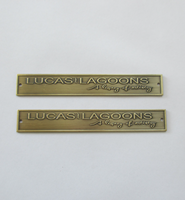 Plaque signalétique personnalisée en laiton plaqué or antique 3D avec motif en relief pour appareils électroménagers et mobilier d'hôtel, trou de fixation inclus