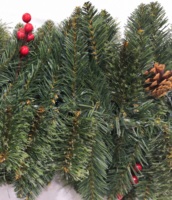 Set Karangan Bunga dan Hiasan Natal Artifisial Grosir, PVC Hijau dengan Buah Pinus dan Buah Merah untuk Dekorasi Liburan