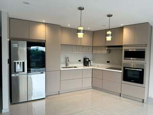 ตู้ครัวปรับแต่งได้เรียบง่ายทันสมัยสำหรับห้องครัวอพาร์ทเมนต์แบบเปิด - Product Image 5