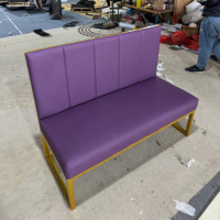 Ensemble de mobilier de restaurant XY : Chaises et tables à structure métallique, canapé en cuir – Idéal pour projets de restaurants, cafés, bars, restaurants de hamburgers, KTV et clubs.