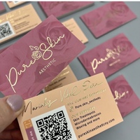 Cartes de visite, cartes postales publicitaires et cartes de vœux de luxe personnalisées avec logo doré sur papier couché imprimé offset