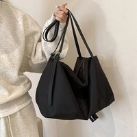 Tas Tote Olahraga Kasual Ringan Tahan Air Bahan Nylon Kapasitas Besar Gaya Vintage Wanita Modis Terbaru 2026 untuk Penggunaan Sehari-hari