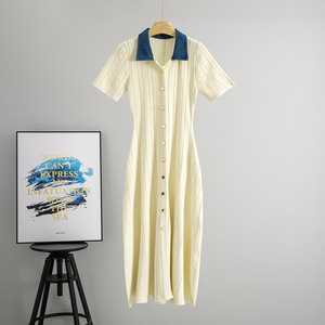 Vestido Midi de Punto de Manga Corta con Cuello Vaquero, Cuello en V, Color Sólido, Elegante y Casual para Mujer - Product Image 1