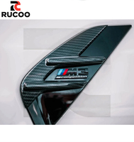 Coques de garniture de garde-boue latérales en fibre de carbone sèche style OEM Prepreg pour BMW G80 G81 M3 G82 G83 M4, avec emblème de garde-boue et marqueur latéral