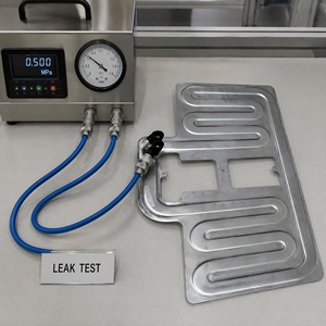 Plaques échangeuses de chaleur à plaques laminées, épaisseur 1,5 mm, <span class=keywords><strong>aluminium</strong></span> 3003 4545 pour refroidissement de batteries automobiles - Product Image 2