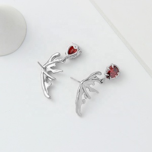 Dragon Series Jewelry Diseño elegante sentido Dragon Wing Zircon Pendientes Wing Studs para mujeres - Product Image 3