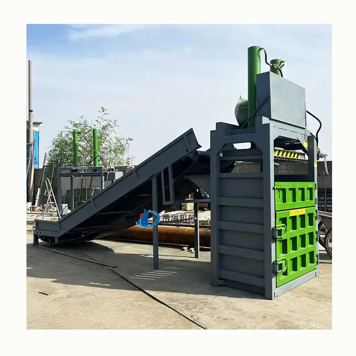Китай портативный компактный пресс-подборщик из гофрированного картона вертикальный пальмовый волоконный пресс для мусора с конвейером, уплотнитель для мусора для картона