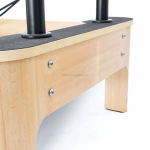 เครื่องพิลาทิสรีฟอร์มเมอร์ไม้บีชทรงสี่เหลี่ยมคางหมู แข็งแรงทนทาน หุ้มด้วยหนังไมโครไฟเบอร์ พร้อมโลโก้สั่งทำพิเศษ สำหรับสตูดิโอโยคะและการฝึกฟื้นฟูสมรรถภาพ - Product Image 3