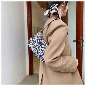 Wholesale Butterfly <b>Handbags</b> Cheap Women <b>Nylon</b> Shoulder Bags Ladies Vintage Underarm Bag J0098 - Product Image 3
