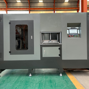 Machine de fraisage de profilés CNC à cinq axes de haute précision avec moteur pour le traitement des profilés en aluminium et des portes et fenêtres - Product Image 1