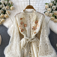 Robe midi décontractée pour femme, élégante, en dentelle brodée, coupe trapèze, col montant, manches longues lanternes, taille à cordon, pour le quotidien