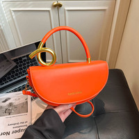Designer PU-Leder Handtaschen für Damen Modische Umhängetasche mit Überschlagverschluss Crossbody-Tasche Halbmond-Form in Verschiedenen Farben