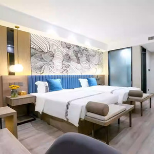 Ensemble de mobilier de chambre à coucher sur mesure pour suite d'hôtel 3 étoiles, économique, avec lit double en bois, tables de chevet et tête de lit - Product Image 4