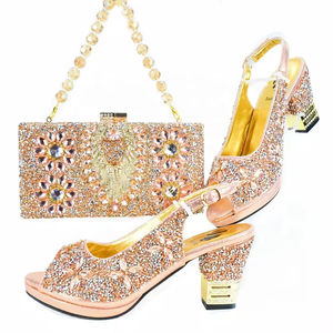 Conjunto de zapatos y bolso de boda italianos para mujer con decoraciones de perlas, diseño elegante de alta calidad - Product Image 3