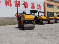 Compacteur vibrant à double tambour de 1 tonne, mini rouleau compresseur pour la réparation routière et le compactage du sol