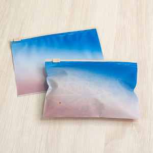 ถุงพลาสติกซิปล็อคแบบไล่สีพิมพ์โลโก้ตามสั่ง ถุงซิปแบบฝ้าสำหรับเสื้อผ้าและเสื้อยืด - Product Image 5