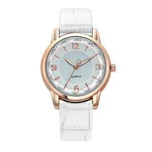 Nouvelle montre pour femme avec un cadran bicolore créatif design élégant bracelet en cuir montre-bracelet à quartz - Product Image 3