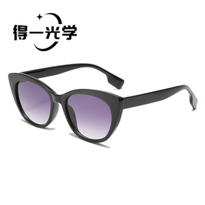 แว่นกันแดด De Yi Optics สำหรับผู้หญิง แบบ Color-Blocked ป้องกันรังสียูวี 400 กรอบพลาสติก PC รุ่น 3 - Product Image 2