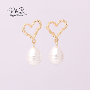 925 En Argent Sterling Post Martelé Paillettes Coeur Boucles Pendantes Faux Perle Boucle D'oreille Boucles D'oreilles En Alliage - Product Image 1