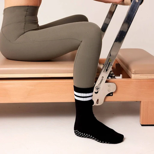 Gratis Monster Low Moq Custom Logo Grip Sokken Vrouwen Grip Yoga Sok Custom Design Pilates Sokken Met Logo - Product Image 3