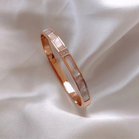 Bracelets et joncs en acier inoxydable de haute qualité avec coquille de diamant, bracelet tendance plaqué or 18 carats pour fille