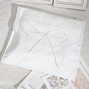 Sacchetto <span class=keywords><strong>Porta</strong></span> <span class=keywords><strong>Abiti</strong></span> in Twill di Cotone Bianco di Alta Qualità con Bordo in Pizzo, Personalizzabile con Logo Stampato, per Extension di Capelli, Scarpe e Protezione dalla Polvere - Product Image 3