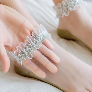 Chaussettes transparentes en dentelle florale <span class=keywords><strong>fantaisie</strong></span> de haute qualité pour femmes, faible MOQ, vente en gros, chaussettes en soie cristalline <span class=keywords><strong>transparente</strong></span> pour femmes - Product Image 5