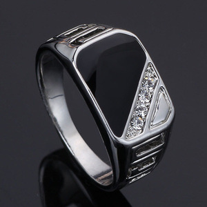Bague géométrique pour homme en argent 925 avec strass en cristal sertis en canal, bijoux fins pour tous les jours - Product Image 1