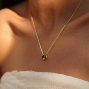 Collana in acciaio inossidabile con ciondolo a forma di lettera J da 1 cm per donna, accessorio di moda - Product Image 2