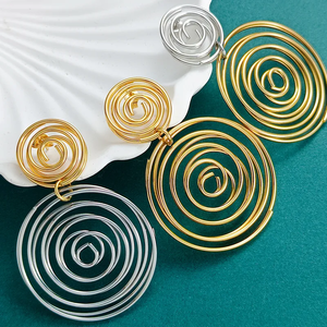 Pendientes Elegantes de Acero Inoxidable 304 Chapados en Oro de 18K con Patrón Circular en Espiral, Joyería Clásica que No se Destiñe para Mujer para Uso Diario - Product Image 5