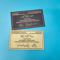 Étiquette tissée plate en polyester doux personnalisée de qualité supérieure, découpée à l'échelle ultrasonique, imprimée sur satin, pour vêtements