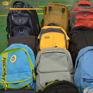 Bolsas usadas de marca en pacas Mochilas escolares Bolsas para niños limpias Mezcla de segunda mano - Product Image 4
