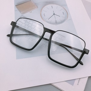 แว่นกันแดดทรงสี่เหลี่ยมครึ่งกรอบ UV400 ป้องกันแสงสีฟ้า สำหรับผู้ใหญ่ สไตล์ unisex - Product Image 1