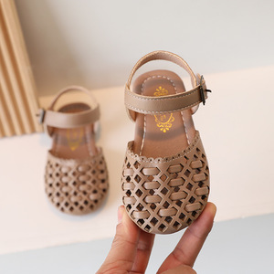 Chaussures Pour Enfants Summer New Children Hollow Design Princess Shoes Anti Kick Soft Sole Leather Girl Sandals <b>Kids</b> Sandals - Product Image 2