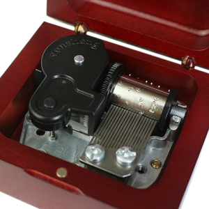 Boîte à musique en bois rouge vin professionnel, jeu de film, château populaire dans le ciel, mélodie, musique, cadeau de Marketing créatif, vente en gros - Product Image 4