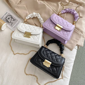 Borse a tracolla da <span class=keywords><strong>donna</strong></span> <span class=keywords><strong>rosa</strong></span> in pelle pu di vendita calda all'ingrosso 2023 nuove borse a tracolla a catena di tote bag di design di lusso per le signore - Product Image 1