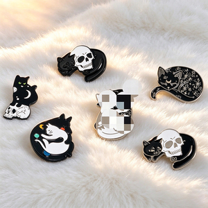 Broche Navideño Personalizado de Lujo, Pin de Solapa de Metal con Acabado Pulido, Impresión Serigrafiada, con Pin de Seguridad para Sombreros y Bolsos - Product Image 3