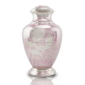 景泰蓝粉色脸红玫瑰成人火化瓮闪亮银色花瓶风格的骨灰瓮，以刻有粉色花朵为特色