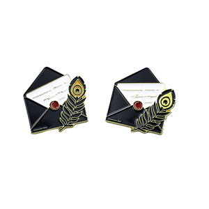 Pin de solapa personalizado de esmalte con letras metálicas y diseño de carrusel - Product Image 3