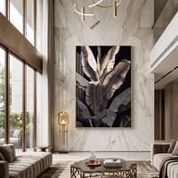Art mural botanique moderne de luxe noir et or, peinture en porcelaine cristalline à motif de feuilles de bananier tropicales avec cadre en aluminium pour salon