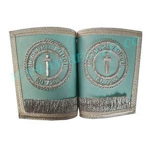 Artsu — bijou brodé en argent, avec franges en argent, style mascotte - Product Image 3