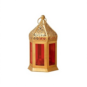 Lanterne en fer élégante pour la décoration des maisons, apportant une lueur décorative qui rehausse les designs intérieurs uniques et l'ambiance de l'intérieur. - Product Image 1