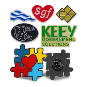 Broche de metal con forma de rompecabezas colorido, pin esmaltado con serigrafía, insignia temática de anime para coser y decorar. - Product Image 1