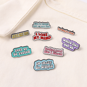 Pin Metálico Esmaltado con Frases Divertidas Personalizadas, Estilo GO Crazy Love Is Easy, para Hombres y Mujeres, Accesorios <span class=keywords><strong>de</strong></span> Joyería, Regalos - Product Image 1