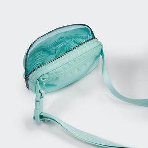 Sac banane ajustable pour femme, idéal pour le sport, les voyages, le fitness et les activités de plein air - Product Image 3