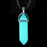 Pendentif en pierre lumineuse collier collier à breloques colonne hexagonale fluorescente cristal naturel balle cuir corde pendentif cadeau