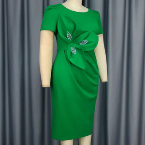Vestido casual de mujer con cuello redondo y manga corta, diseño de trébol con cuentas, dobladillo con volantes, estilo lápiz, color verde, venta al por mayor. - Product Image 6
