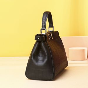 Carteras de Mujer con Correa Cruzada, Grabado de Cocodrilo, Acabado Moderno, Cierre de Seguridad para Uso Diario - Product Image 2
