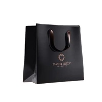 Sac à provisions personnalisé Sac en papier Nouveau logo de marque Boîte cadeau d'emballage de luxe en papier noir pour vêtements